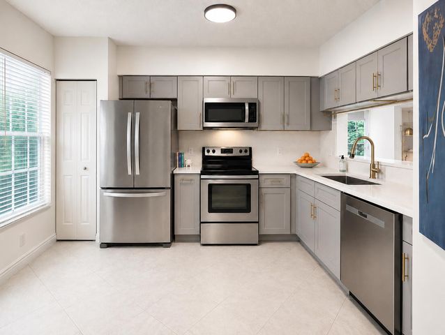 3373 CONFETTI Lane 77-8, Margate, FL 33063