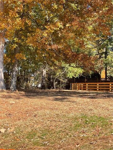 2942 Graham Gardens Lane, Marietta, GA 30062