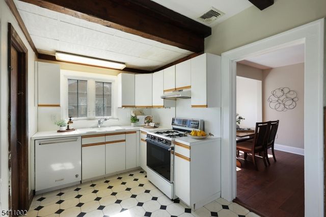 2123 Evans St, Rahway City, NJ 07065