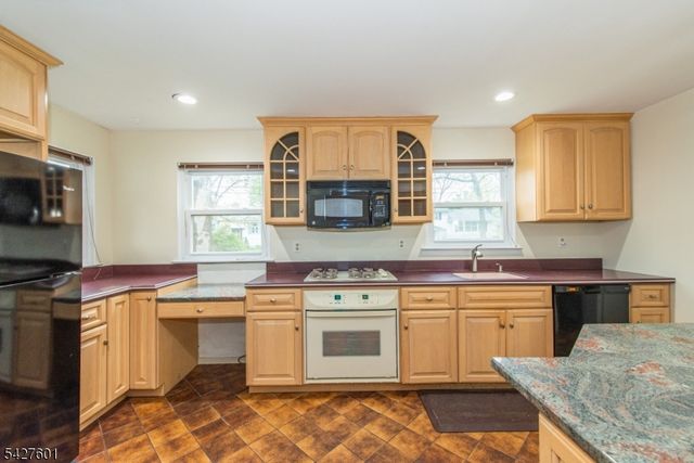 16 E Circuit Dr, Roxbury Twp., NJ 07876