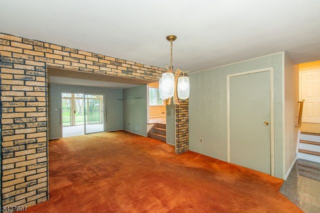 16 E Circuit Dr, Roxbury Twp., NJ 07876