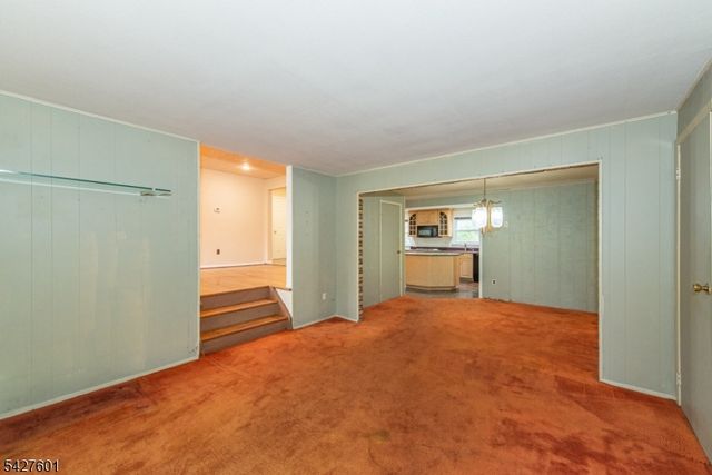 16 E Circuit Dr, Roxbury Twp., NJ 07876