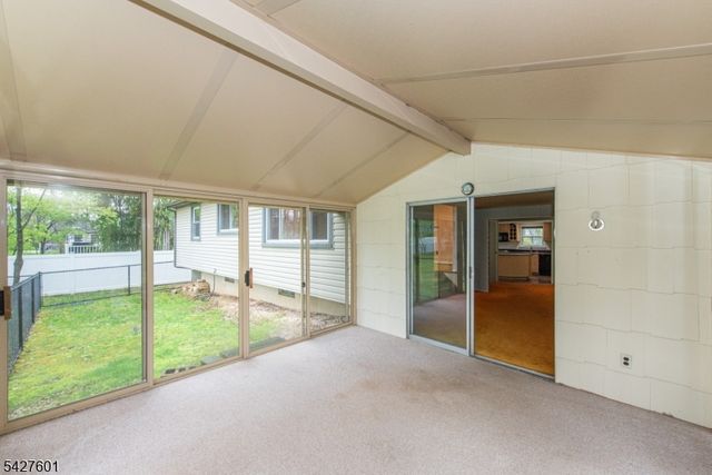 16 E Circuit Dr, Roxbury Twp., NJ 07876