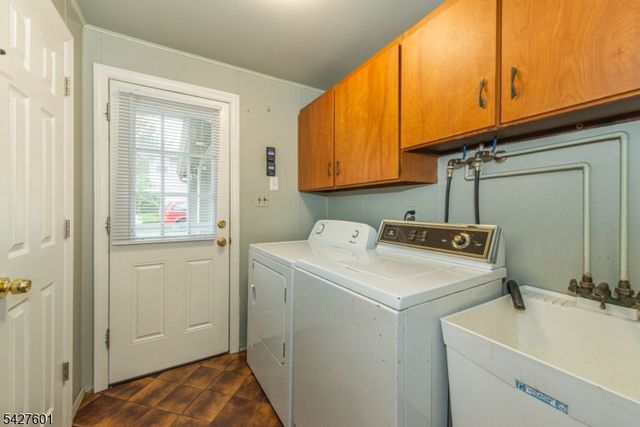 16 E Circuit Dr, Roxbury Twp., NJ 07876