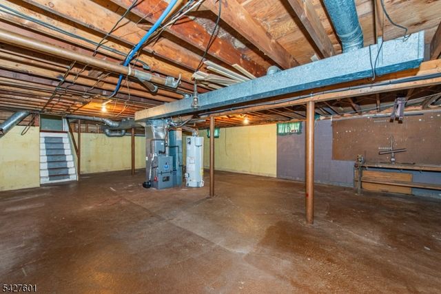 16 E Circuit Dr, Roxbury Twp., NJ 07876