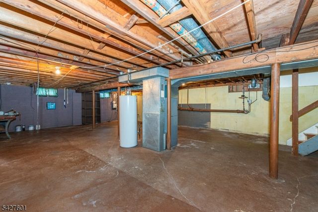 16 E Circuit Dr, Roxbury Twp., NJ 07876