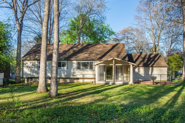 16 E Circuit Dr, Roxbury Twp., NJ 07876