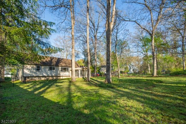 16 E Circuit Dr, Roxbury Twp., NJ 07876