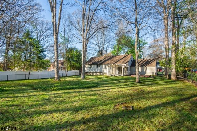 16 E Circuit Dr, Roxbury Twp., NJ 07876