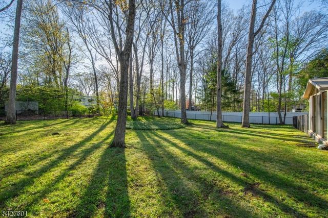 16 E Circuit Dr, Roxbury Twp., NJ 07876