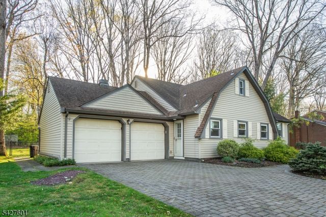16 E Circuit Dr, Roxbury Twp., NJ 07876