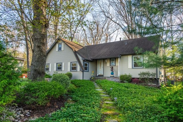 16 E Circuit Dr, Roxbury Twp., NJ 07876