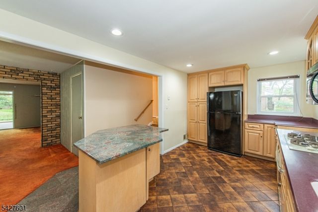 16 E Circuit Dr, Roxbury Twp., NJ 07876