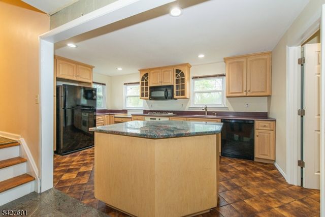 16 E Circuit Dr, Roxbury Twp., NJ 07876