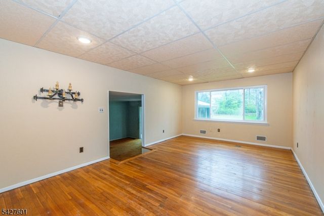 16 E Circuit Dr, Roxbury Twp., NJ 07876