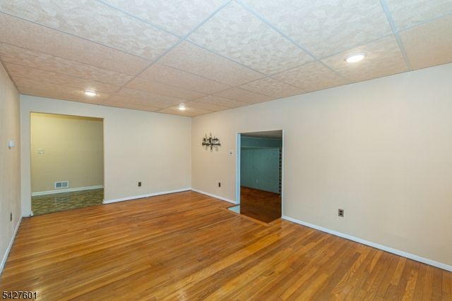 16 E Circuit Dr, Roxbury Twp., NJ 07876