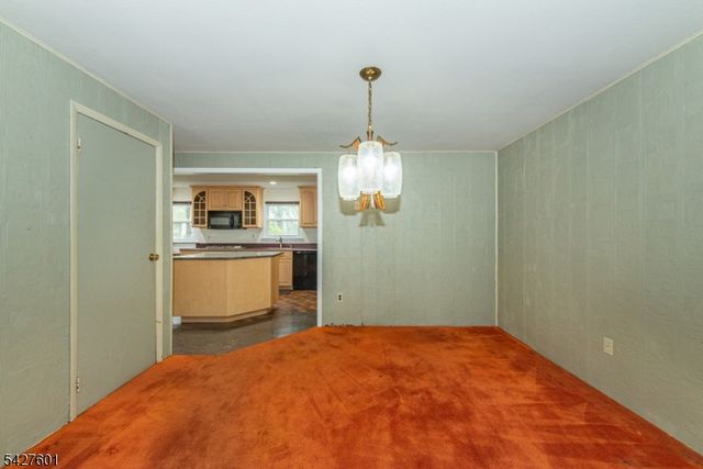 16 E Circuit Dr, Roxbury Twp., NJ 07876