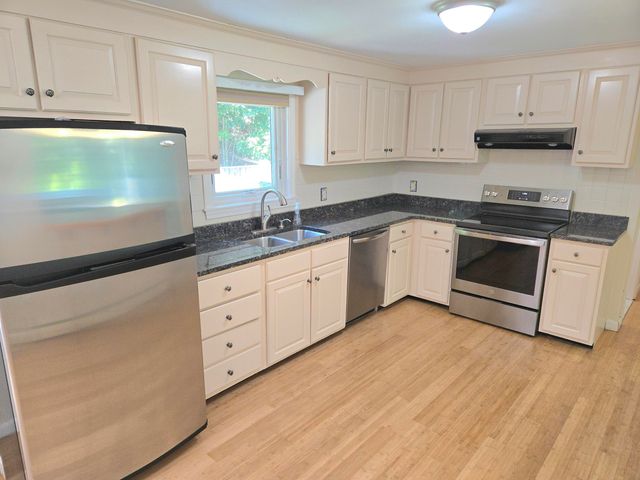 1B Walnut Street, Yarmouth Port, MA 02675