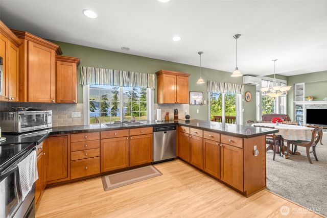 623 E Sequim Bay Road, Sequim, WA 98382