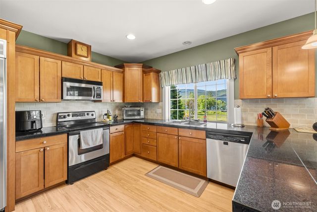 623 E Sequim Bay Road, Sequim, WA 98382