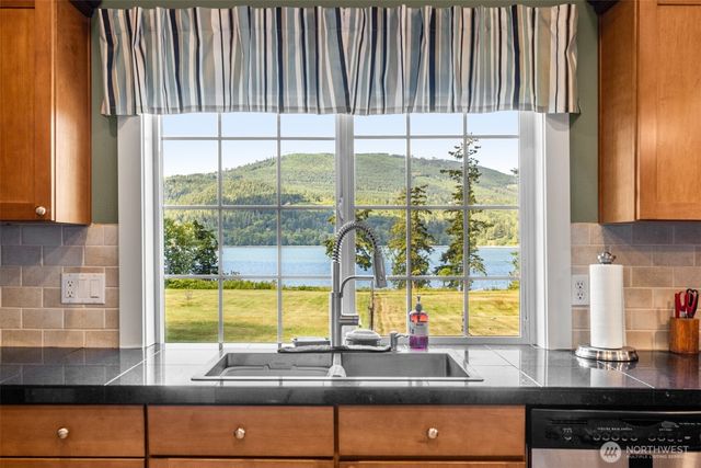 623 E Sequim Bay Road, Sequim, WA 98382