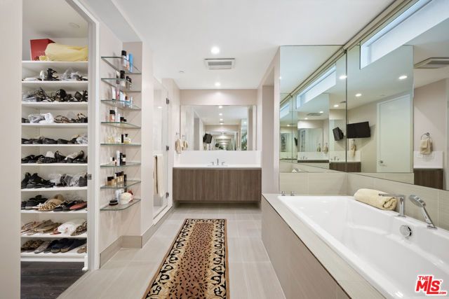 450 N Palm Drive 507, Beverly Hills, CA 90210