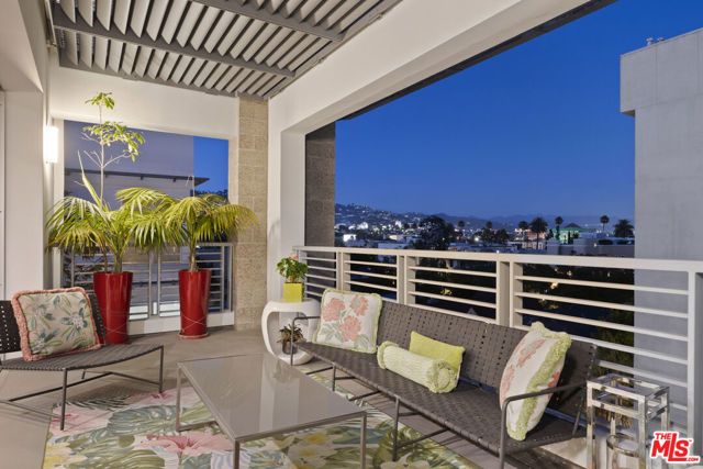 450 N Palm Drive 507, Beverly Hills, CA 90210