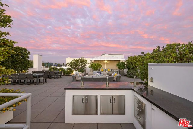 450 N Palm Drive 507, Beverly Hills, CA 90210