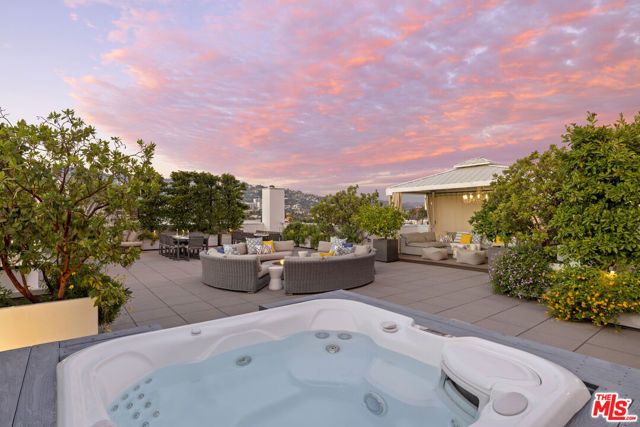 450 N Palm Drive 507, Beverly Hills, CA 90210