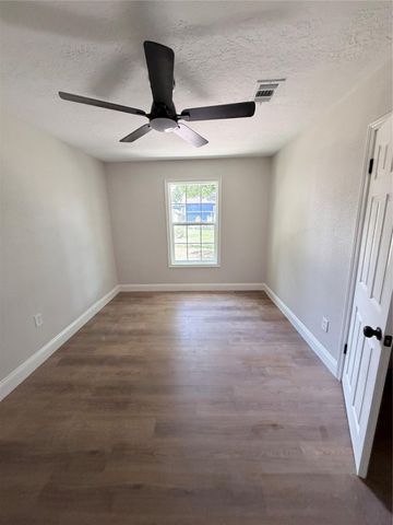 9532 E Avenue I, Houston, TX 77012