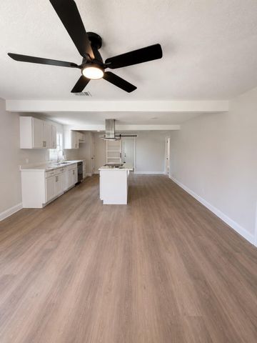 9532 E Avenue I, Houston, TX 77012
