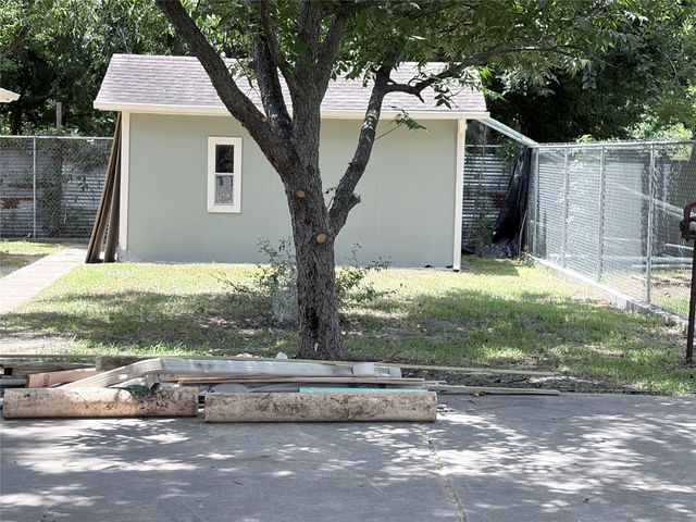 9532 E Avenue I, Houston, TX 77012