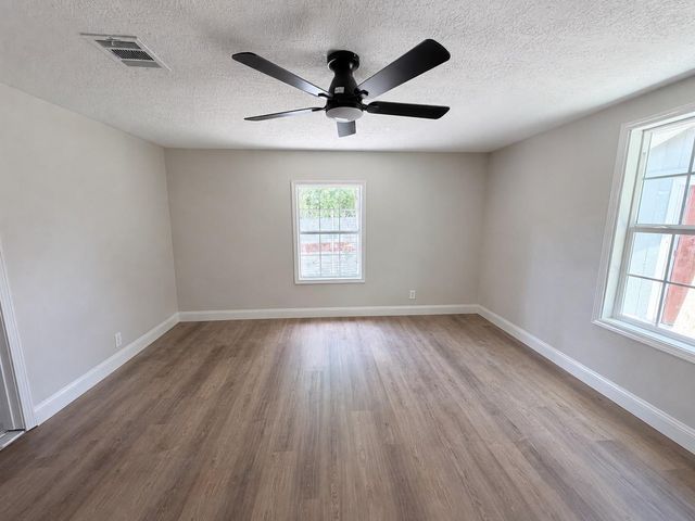 9532 E Avenue I, Houston, TX 77012