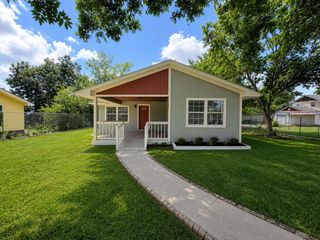 9532 E Avenue I, Houston, TX 77012