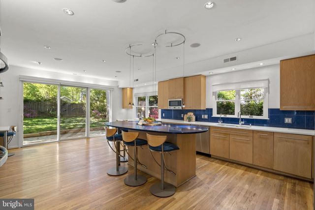 403 N WEST STREET, Falls Church, VA 22046