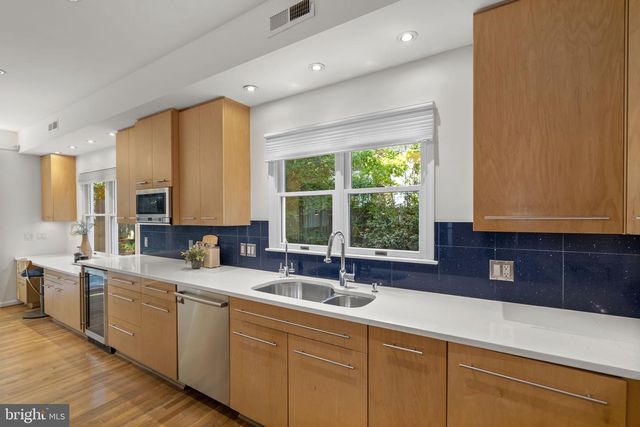 403 N WEST STREET, Falls Church, VA 22046