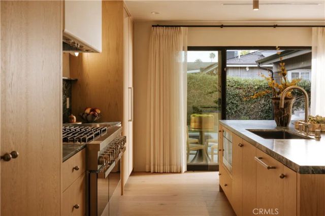 5267 Ventura Canyon Avenue, Sherman Oaks, CA 91401