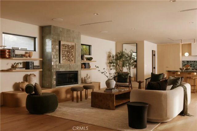 5267 Ventura Canyon Avenue, Sherman Oaks, CA 91401