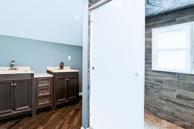 42 Jonquil Circle, Fords, NJ 08863
