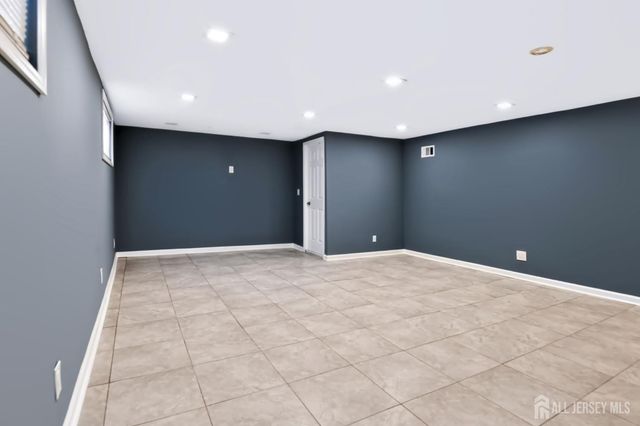 42 Jonquil Circle, Fords, NJ 08863