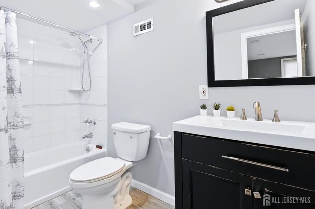 42 Jonquil Circle, Fords, NJ 08863