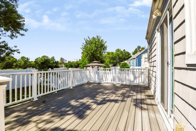 42 Jonquil Circle, Fords, NJ 08863