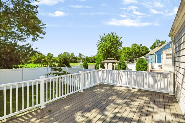 42 Jonquil Circle, Fords, NJ 08863