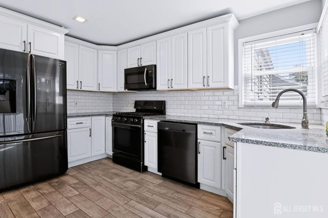 42 Jonquil Circle, Fords, NJ 08863
