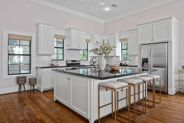 5810 Maxie Street, Houston, TX 77007