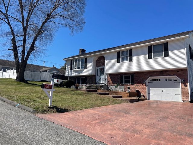 132 Ondrick Dr, Chicopee, MA 01020