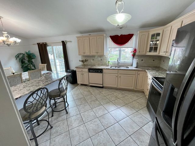 132 Ondrick Dr, Chicopee, MA 01020