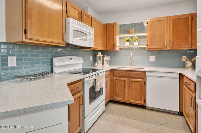 1800 THE GREENS Way 107, Jacksonville Beach, FL 32250
