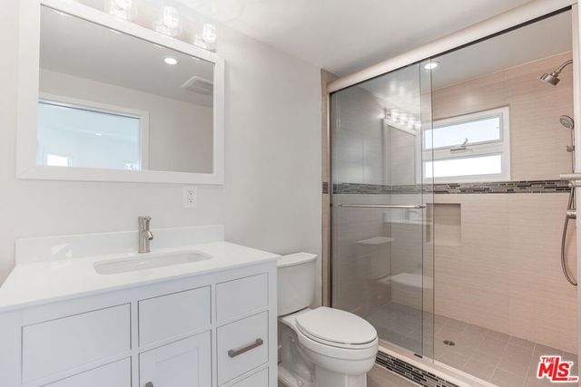 31 Breeze Avenue C, Venice, CA 90291