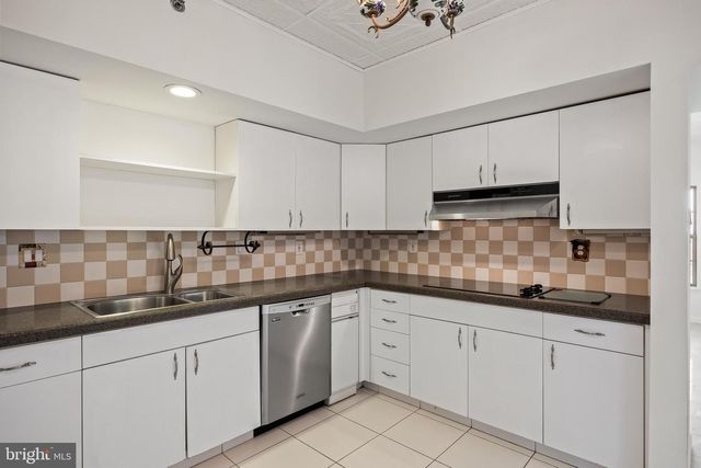 6072 MAIN ST, Voorhees, NJ 08043